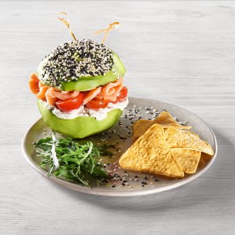 Бургер с лососем